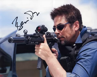 Benicio Del Toro autograph