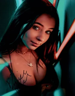 Danielle Cohn autograph