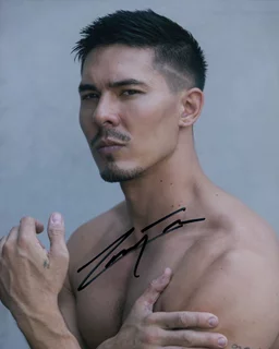 Lewis Tan autograph