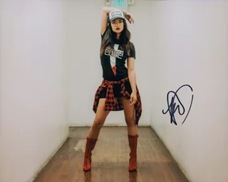 Kiki Wongo autograph