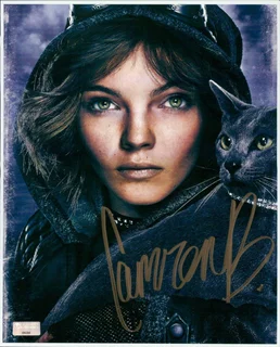 Camren Bicondova autograph