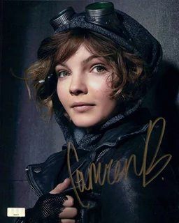 Camren Bicondova autograph