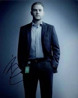 Iain De Caestecker autograph