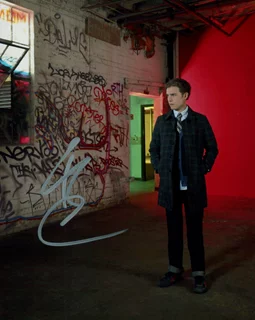 Iain De Caestecker autograph