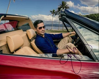 Jay Hernandez autograph