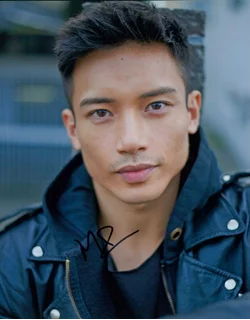 Manny Jacinto autograph