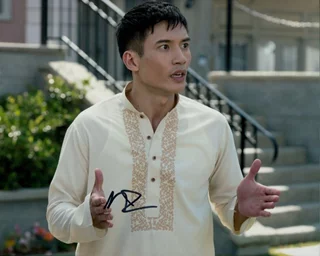 Manny Jacinto autograph