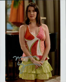 Melanie Lynskey autograph