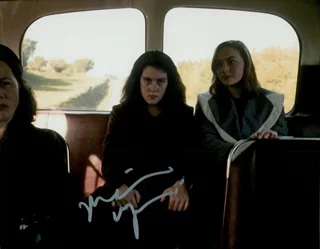 Melanie Lynskey autograph