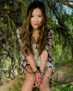 Ally Maki autograph