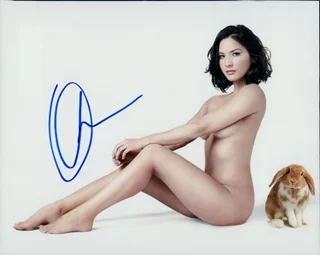 Olivia Munn autograph