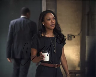 Candice Patton autograph