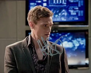 Hartley Sawyer autograph