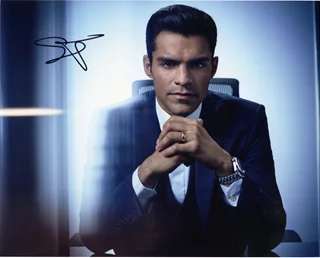 Sean Teale autograph