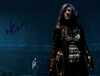 Natalia Tena autograph