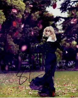 Suki Waterhouse autograph