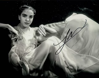 Lilimar Hernandez autograph