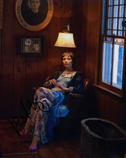 Ivanna Sakhno autograph