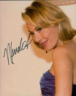 Meredith Thomas autograph