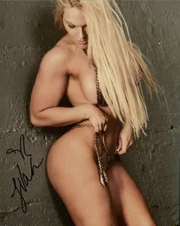 Jessica Valencia autograph
