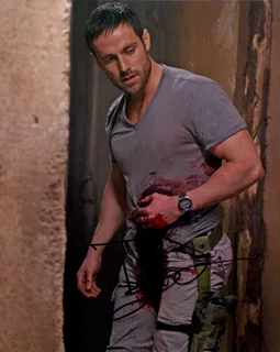 Dylan Bruce autograph