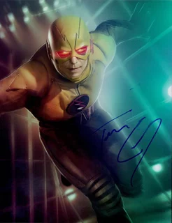 Tom Cavanagh autograph