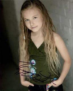 Zoe Fraser autograph