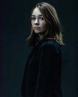 Holly Taylor autograph