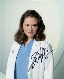 Sarah Drew autograph
