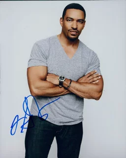Laz Alonso autograph