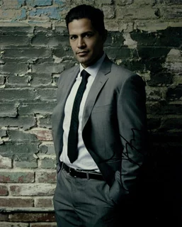 Jay Hernandez autograph