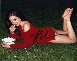 Alison Brie autograph