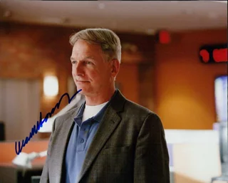Mark Harmon autograph