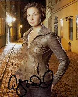 Ashley Judd autograph