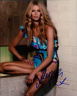 Alyssa Sutherland autograph