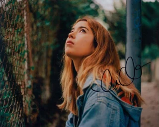Nichole Bloom autograph
