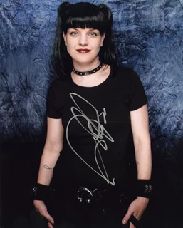 Pauley Perrette autograph