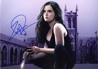 Zoey Deutch autograph