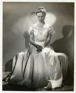 Agnes Moorehead autograph