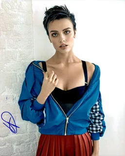 Wallis Day autograph