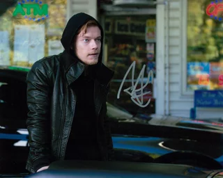 Alfie Allen autograph