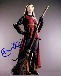Bonnie Wright autograph