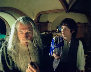 Elijah Wood autograph