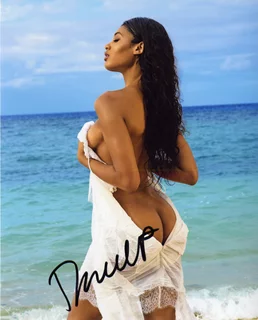 Danielle Herrington autograph