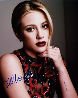 Lili Reinhart autograph