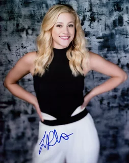 Lili Reinhart autograph