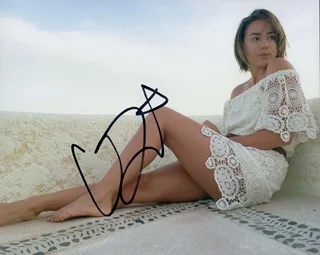 Chloe Bennet autograph