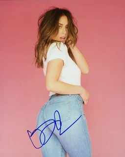 Chloe Bennet autograph