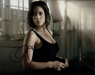Chloe Bennet autograph
