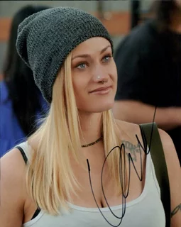 Olivia Dudley autograph